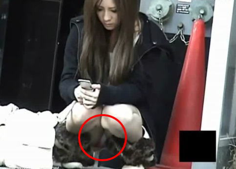 【パンチラ盗撮】ギャルが座るとパンツが見えるお手本のような動画