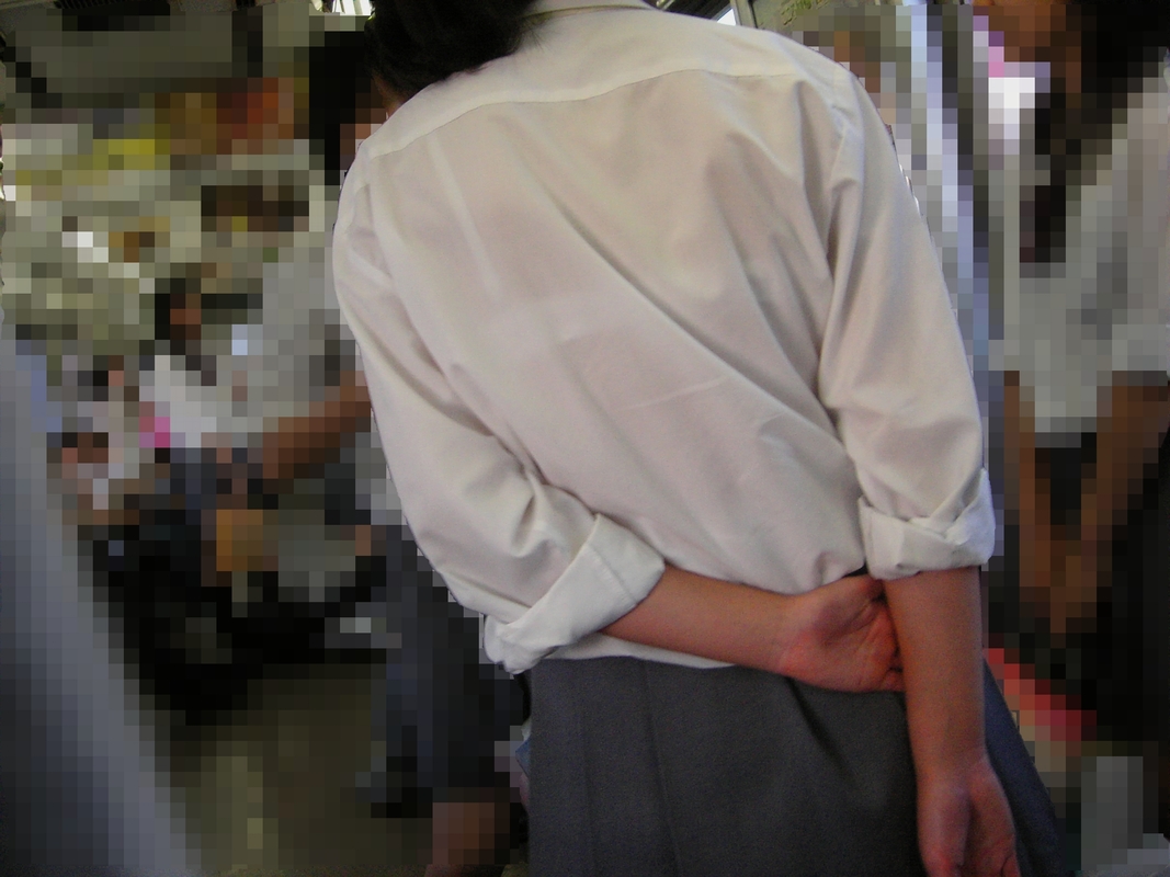 現役JKのブラジャーが透け透けｗｗニヤニヤが止まらんｗｗｗって画像