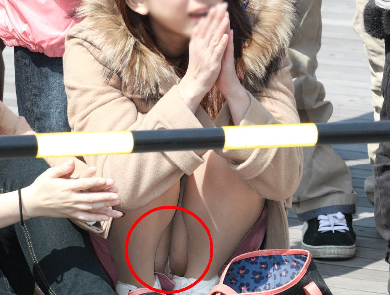 【パンツに礼】手を合わせて拝みたくなるパンチラ画像集