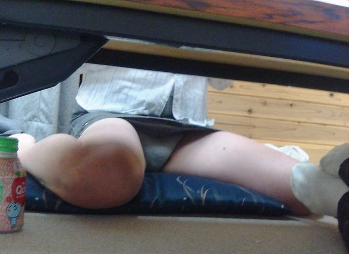 パンツ見えてりゃこっそり撮るでしょ？ｗｗ素人女子のパンチラ画像 30枚