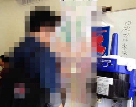 これはマジキチ。日本の「尿かけかき氷」がキチガイかよと海外で話題になってる一枚の写真