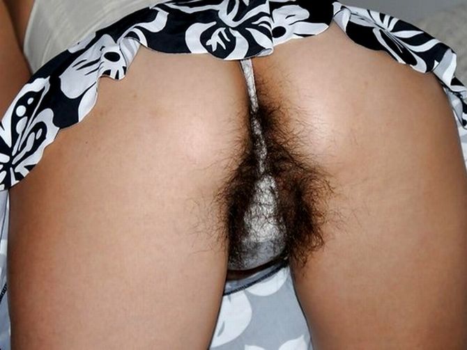 【毛深い】剛毛のくせに気取ったパンティ穿くと当然こうなる