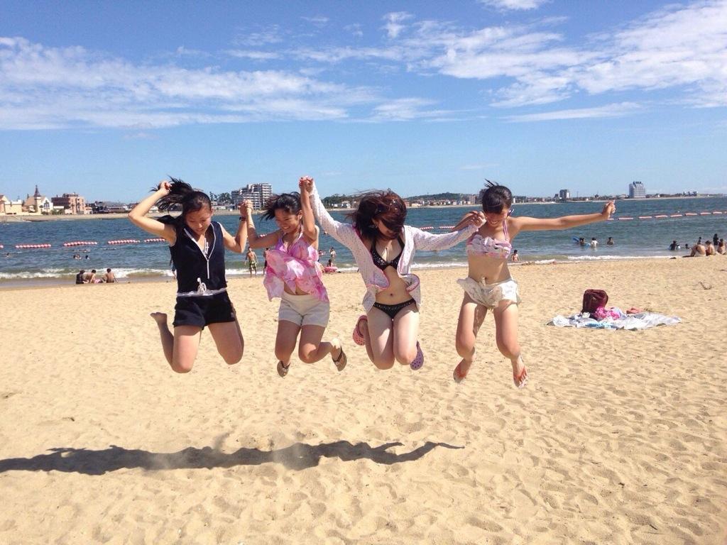 夏に浮かれてフェイスブックやツイッターに水着画像載せる女の子多すぎwwwwwwwwww