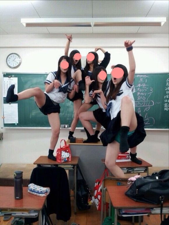 JK,おふざけ,女子高生,パンチラ,エロ画像【7】