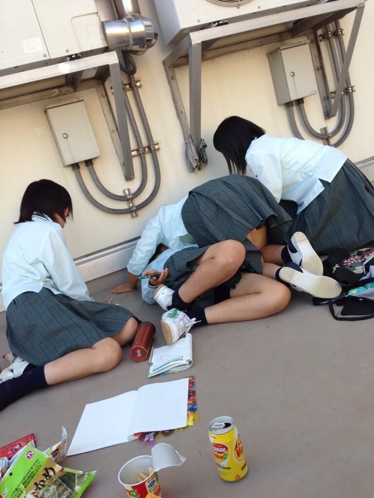 JK,おふざけ,女子高生,パンチラ,エロ画像【31】