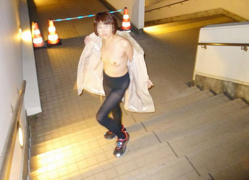 【３次元】街中で脱ぎたくなる露出グセのある変態痴女ｗｗｗ(エ□画像24枚)