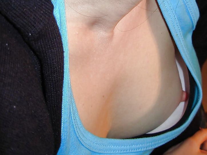 【乳首ポロリ】ブラジャーが全くフィットしてない女ｗｗｗｗｗｗｗｗｗｗｗ