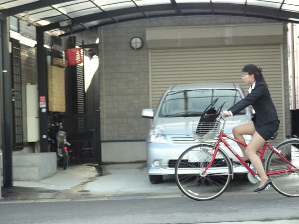 自転車,通勤,OL,太もも,パンチラ,エロ画像【19】