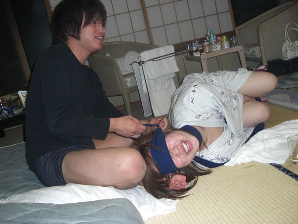 素人女性達がふざけて撮影したエ□画像がエ□えげつない