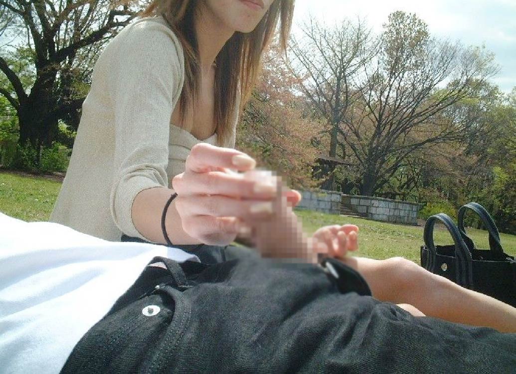 【バカップル】わざわざ外でエロい事してる人達がいるんだが