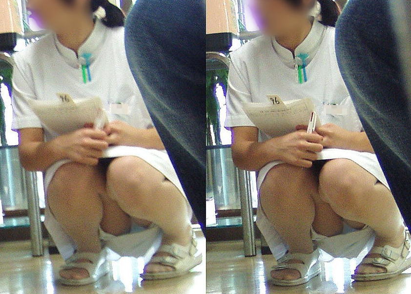 【パンツ丸見え】勤務中の女の股間がクソエロいんだけど