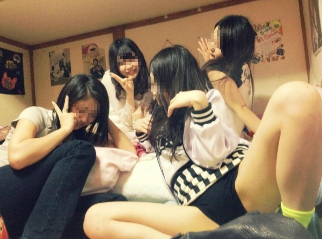 女同士,おふざけ,パーティー,友達,悪ノリ,エロ画像
