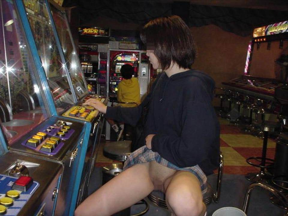 ゲーム,ゲーセン,露出狂,プレイ,エロ画像【15】