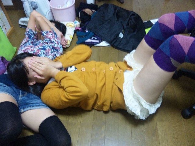全く脱いでない着衣エロ画像(素人多数)