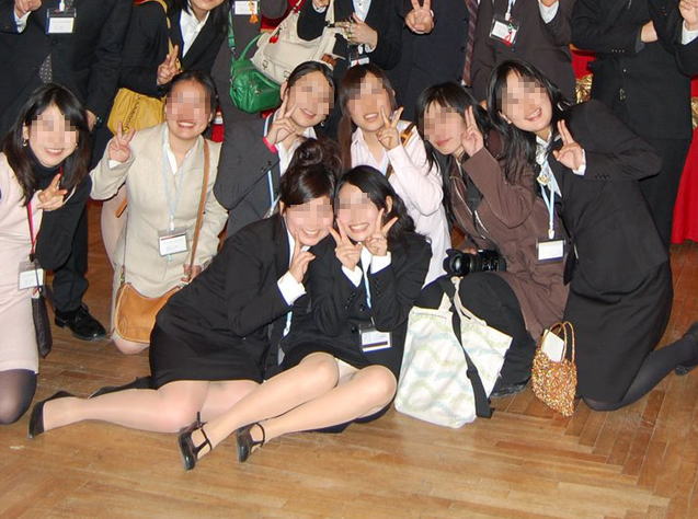 【リクスー注意】パンチラだらけな集合写真