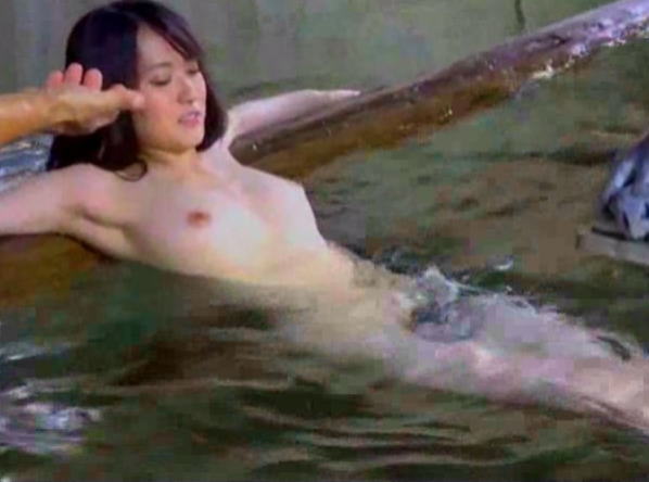 【温泉ヌード】AKBだった女がマン毛ボウボウで風呂に入ってる
