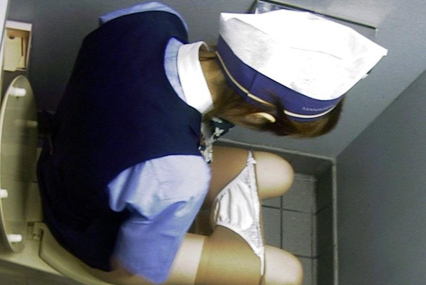 おしっこ 膝掛け パンツ 排尿 下着 エロ画像