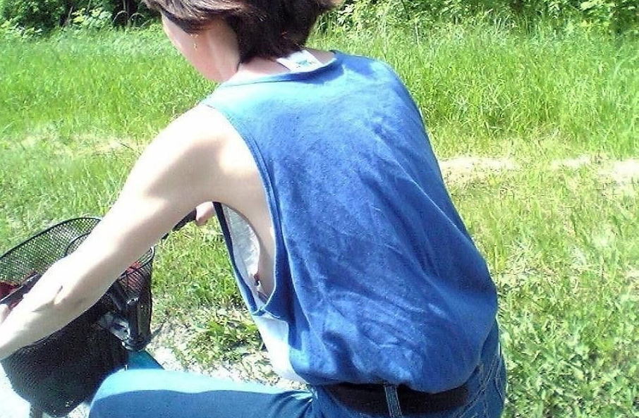 袖口,おっぱい,横チラ,胸チラ,エロ画像