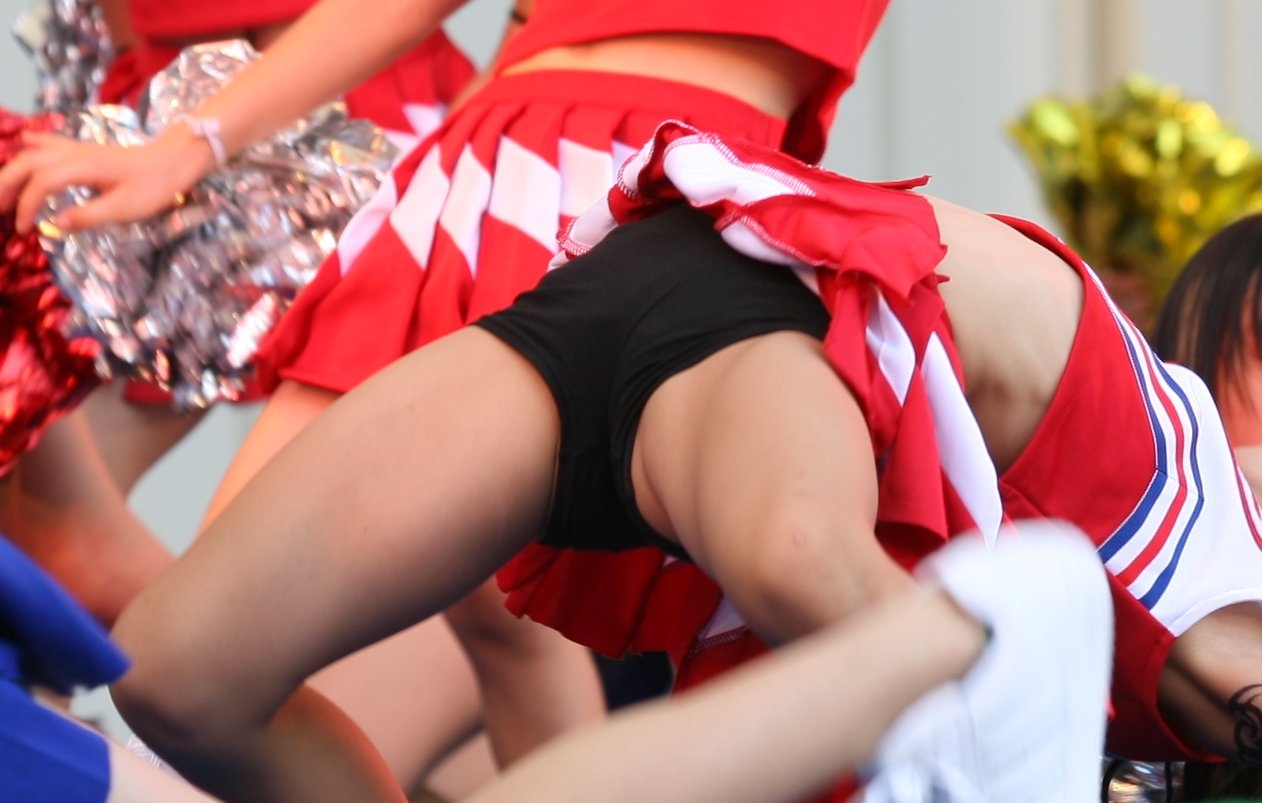 【スポーツ画像】チアガールの股間の食い込みや生パンティチラリを盗撮する素人エロすぎ感謝ｗｗｗ