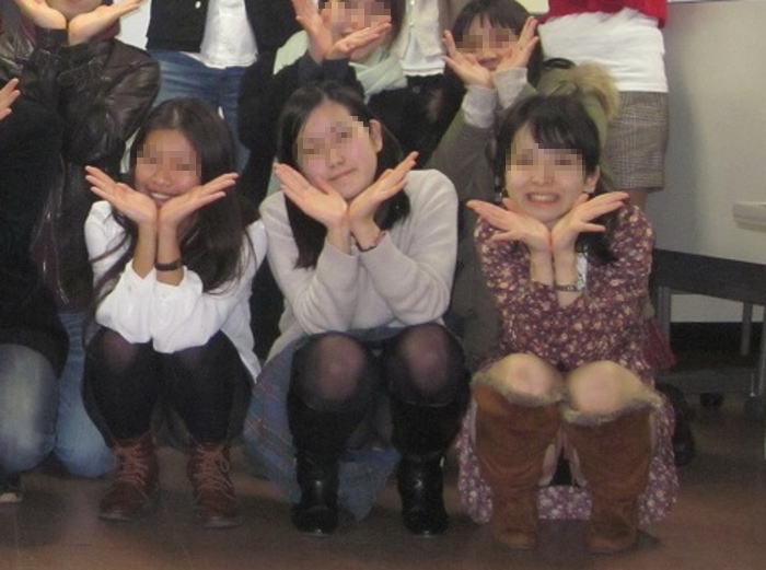 【集合写真】股間のホームベースに滑り込みたいパンチラ画像