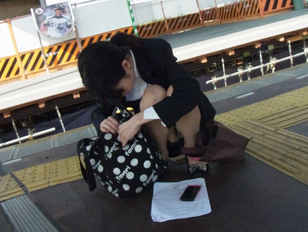 OL パンチラ エロ画像