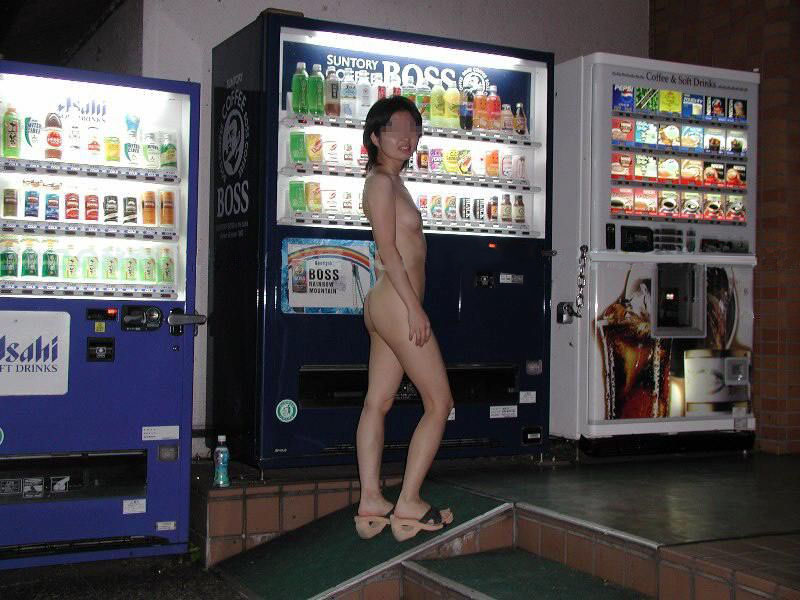 自販機,脱ぐ,野外露出,エロ画像【28】