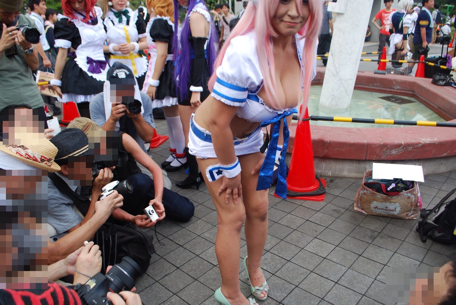 海外でも大人気のおっぱいが凄い日本のコスプレイヤー
