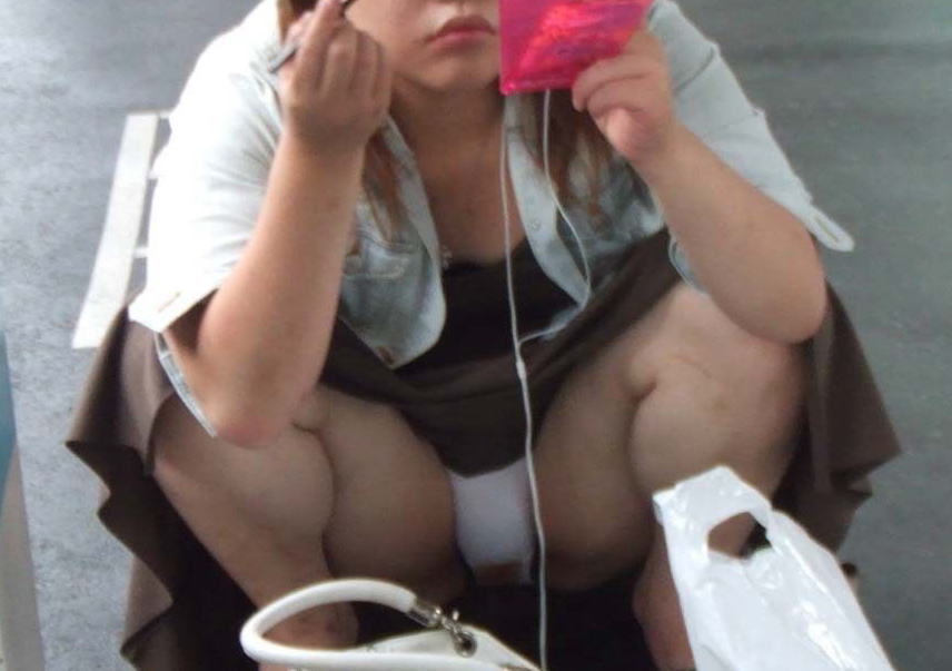 化粧 携帯 無防備 パンチラ エロ画像