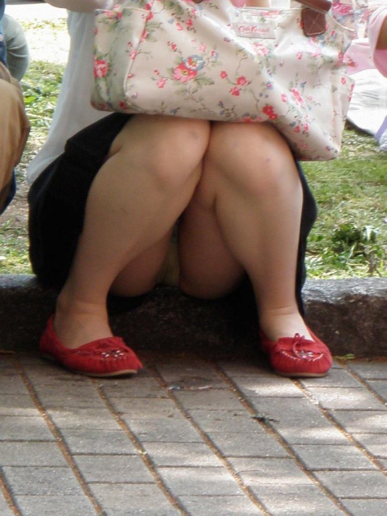 段差,パンツ,腰掛け,パンチラ,エロ画像【22】