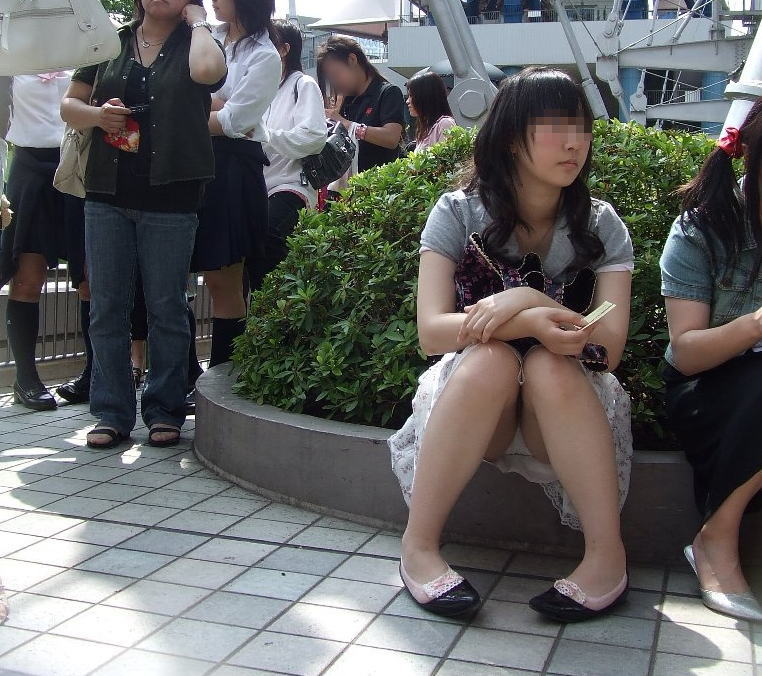 段差,パンツ,腰掛け,パンチラ,エロ画像【37】