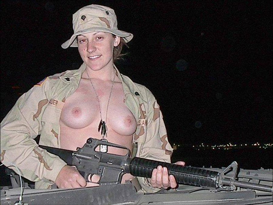 女兵士 銃 エロ画像