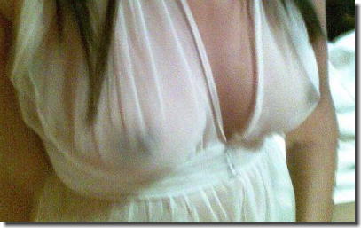 女性のお胸がスッケスケな透けブラと透け乳首のエロ画像 ④