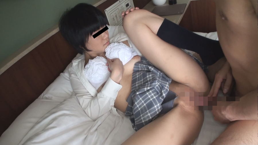アレ！？この子は見た目が幼いから、制服が滅茶苦茶似合うじゃないか【無修正】
