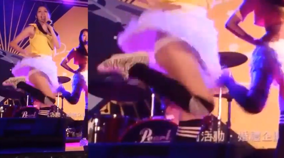 台湾のお姉さんが唄って踊ってパンチラする動画