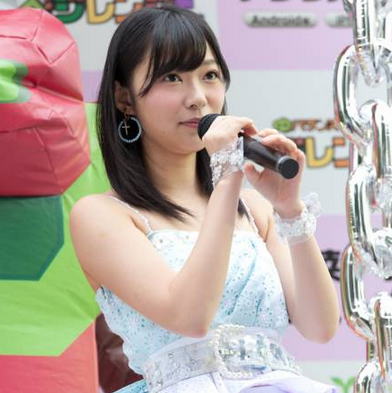 指原莉乃が記者発表会でパンツ丸見えで登場！！！
