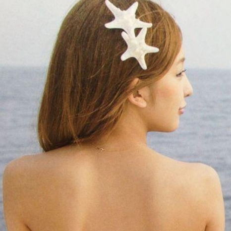 『板野友美の上半身セミヌード写真ってバランス悪くね？』