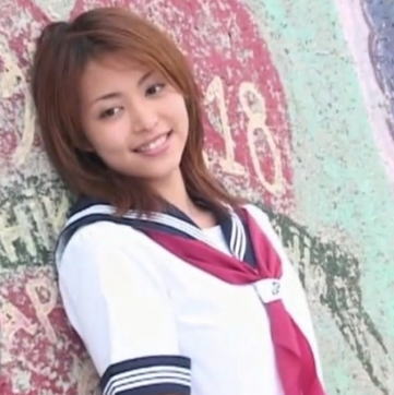 次の映画でフルヌード確定してる岩佐真悠子のJKコス動画