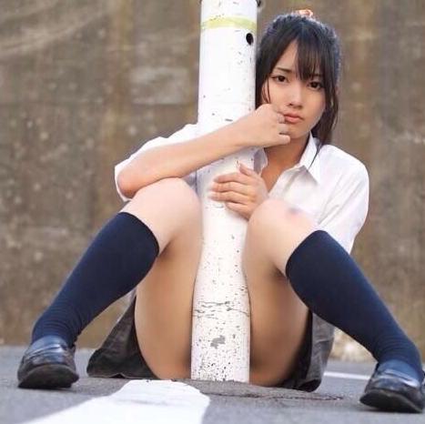 おいしそうな脚の女子高生のふとももエロ画像てんこもり