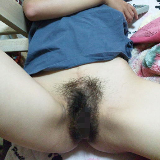 家庭内での汚い部屋で嫁を撮影した生活ありまくりんの生々しさｗｗｗｗｗ