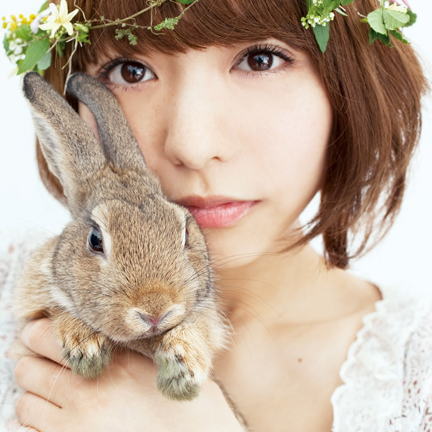 『声優・豊崎愛生の卒アル写真が可愛すぎてやりたいレベルwww』