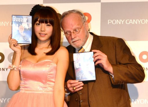なんで男子っておっぱいばかり見るの？胸だけじゃなく顔や中身も見てほしいもん・・・