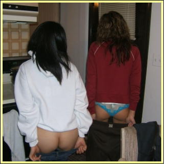 女同士のおふざけで撮った写真が微エロくて楽し過ぎるｗｗ