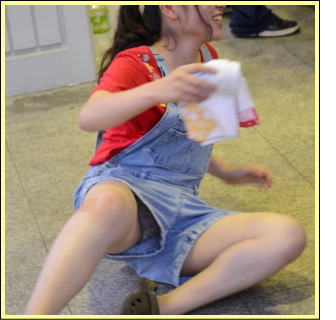 パンツがチラチラしてるのに釘付けになってしまったよ