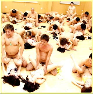 ５０人の大乱交パーティーに潜入成功した画像