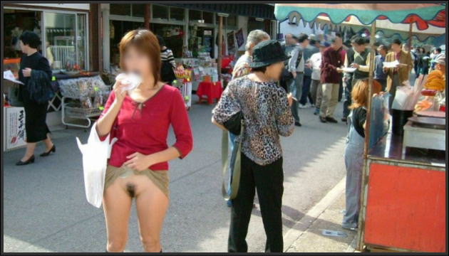 この女、頭のネジ2,3本ぶっ飛んでるわ・・・って感じの野外露出画像