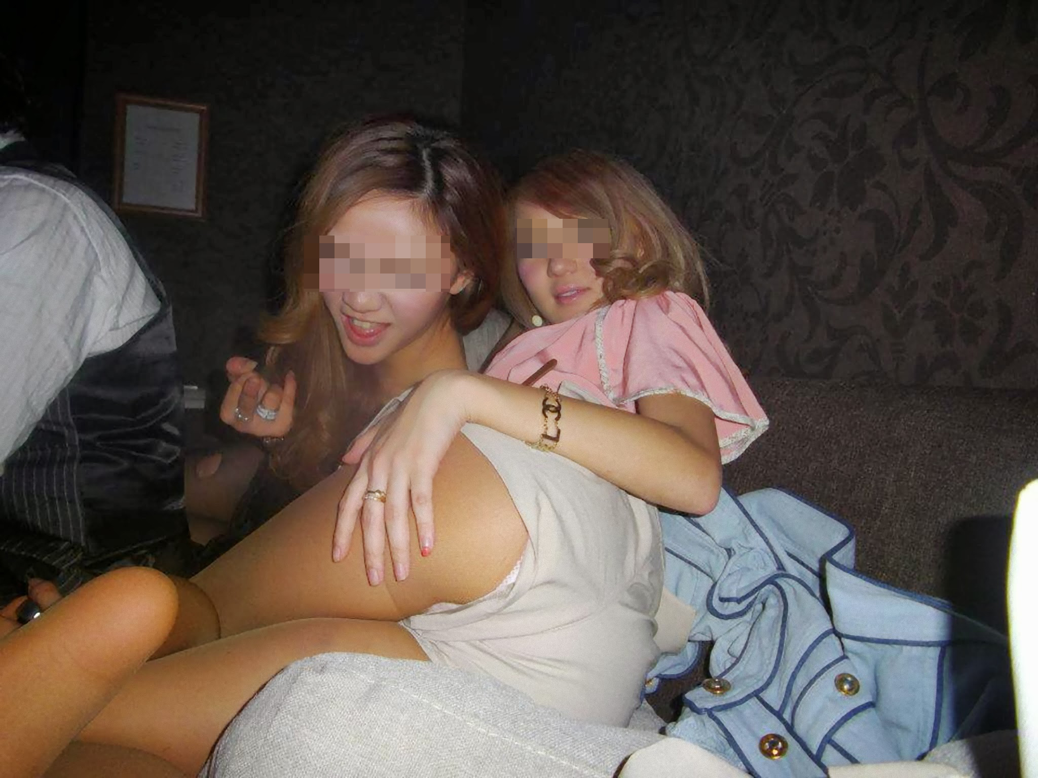女の子がフザけて撮った写真が案外エロくて保存したｗ