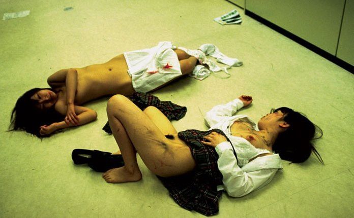 この画像だけで我慢しておいてほしいレイプ画像集