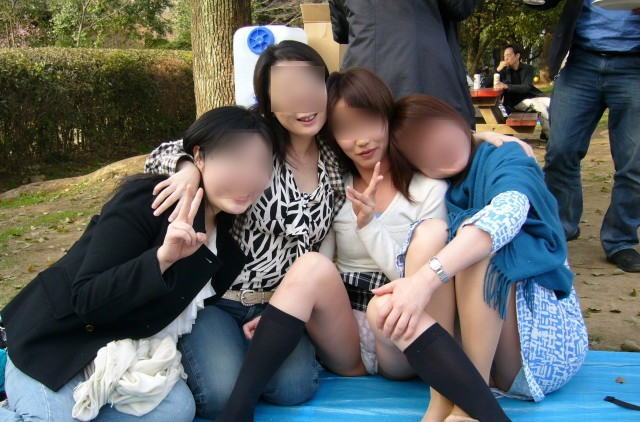 花見シーズン到来！宴会になるとパンチラとか胸チラ見放題ってマジ？！　※参考画像あり