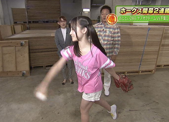 ソフトバンクのユニフォーム着た橋本環奈が胸ぺたんこで可愛い