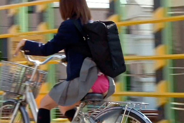 【画像＋動画】ウブそうなクラスの女の子が派手なパンツ履いてたら興奮するよな？？